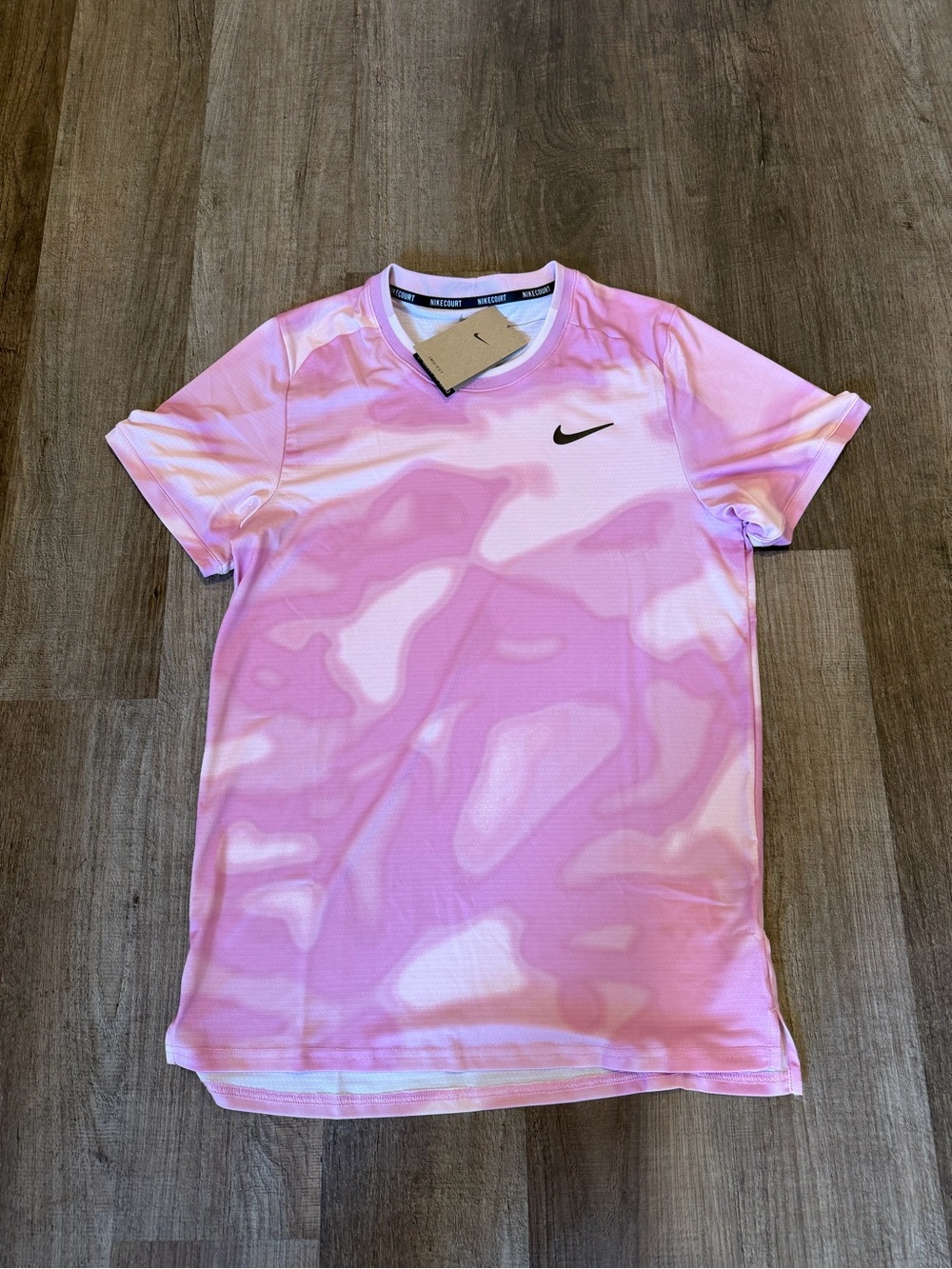 Nike Dri-Fit Court Advantage Tie-Dye Tennis Shirt.
- Size S Men.